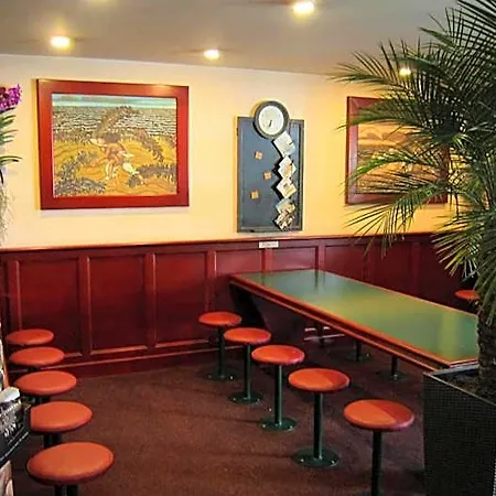 南特堡茹宫快捷酒店 南特